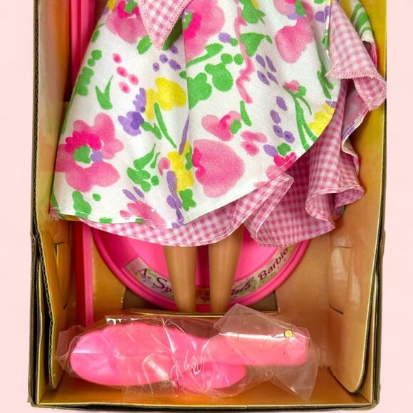 NRFB Barbie Doll Avon Spring Petals 1996 Mattel 16746 Blonde - Picture 3 of 6